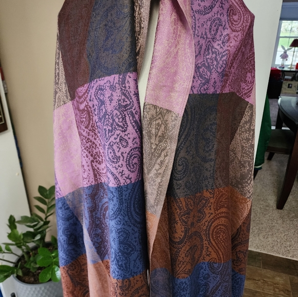 Scarves - Picture 2 of 10